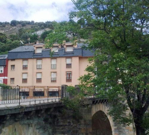 Hostal Restaurante Mendez Villafranca Del Bierzo Dış mekan fotoğraf