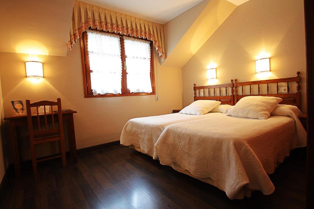 Hostal Restaurante Mendez Villafranca Del Bierzo Oda fotoğraf
