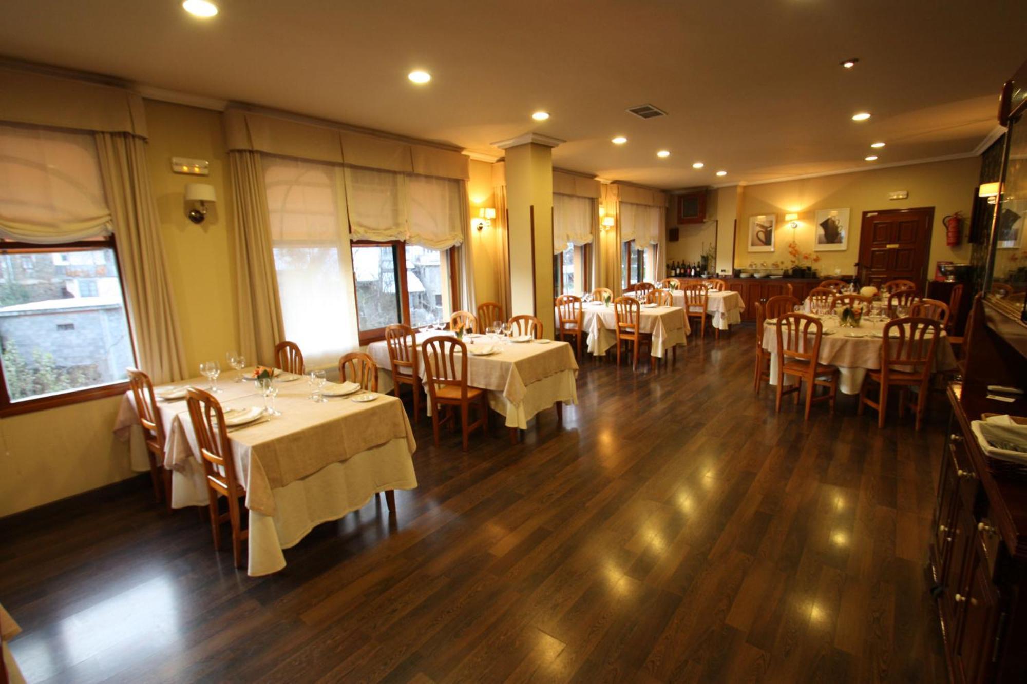 Hostal Restaurante Mendez Villafranca Del Bierzo Dış mekan fotoğraf
