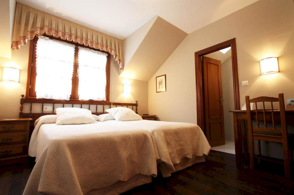 Hostal Restaurante Mendez Villafranca Del Bierzo Dış mekan fotoğraf