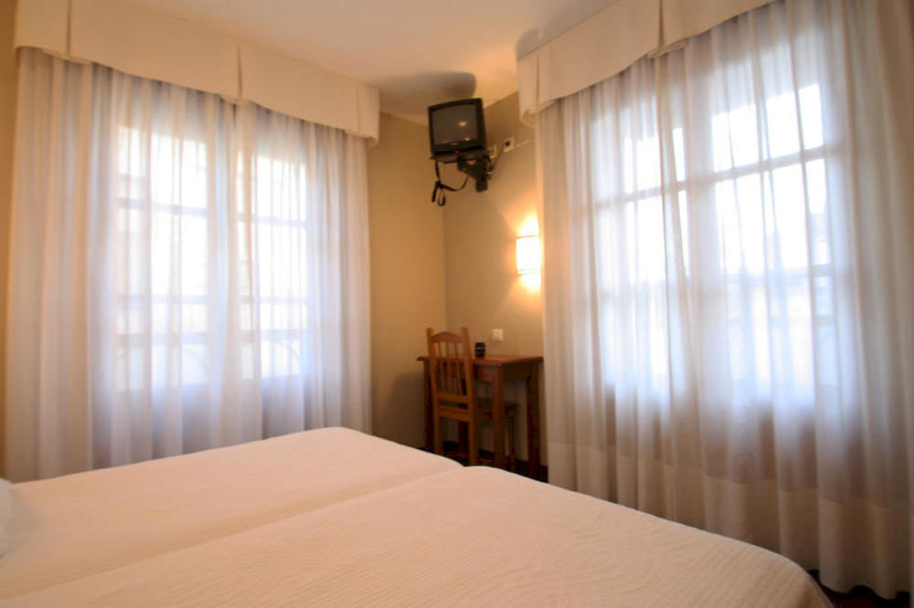 Hostal Restaurante Mendez Villafranca Del Bierzo Dış mekan fotoğraf